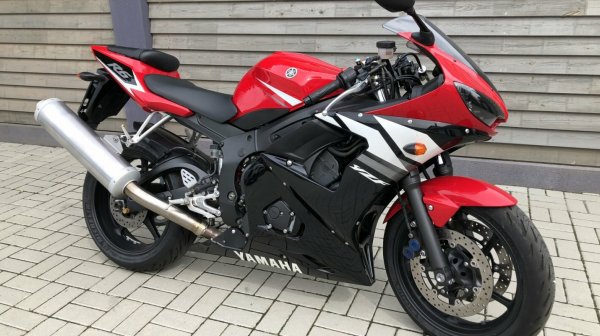 Yamaha R6 2003.