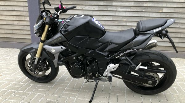 Suzuki GSR750