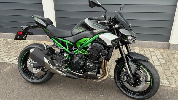 Kawasaki Z900 2025.